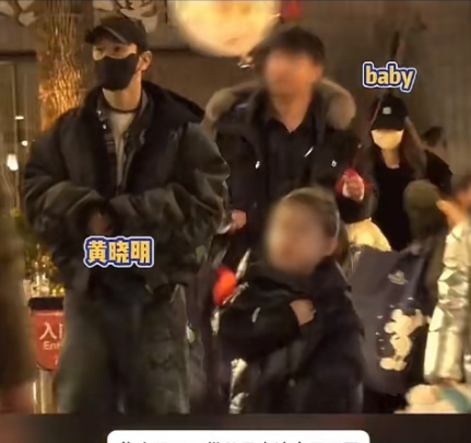 两个人一前一后，感觉为了孩子也是很负责任了。