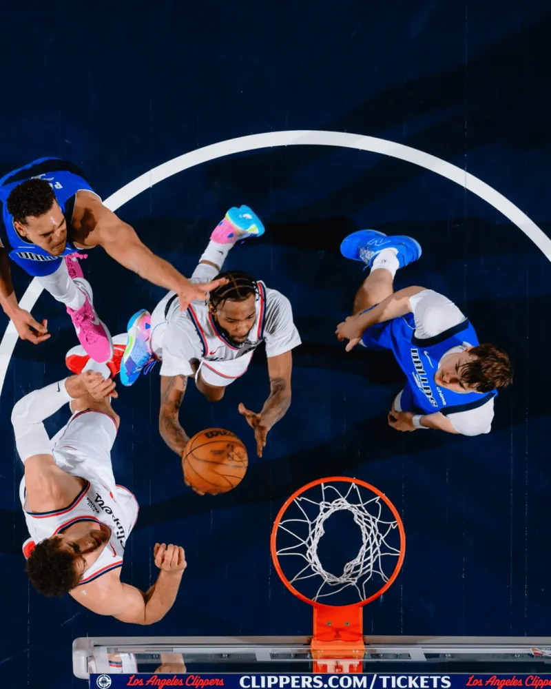 NBA常规赛快船以110-128不敌雷霆

赛后，快船主帅泰伦-卢接受媒体采访，