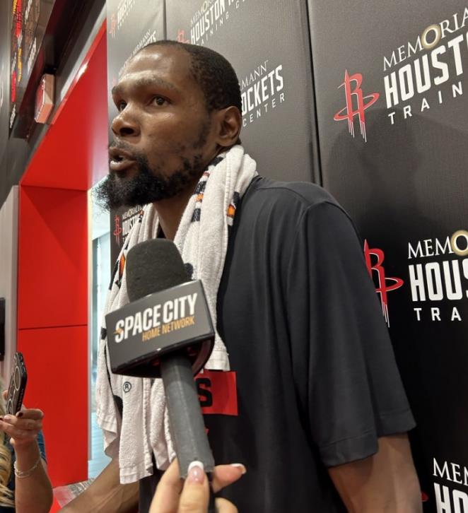 北京时间1月10日，今天NBA常规赛火箭队继续对阵波特兰开拓者队。值得一提的是，