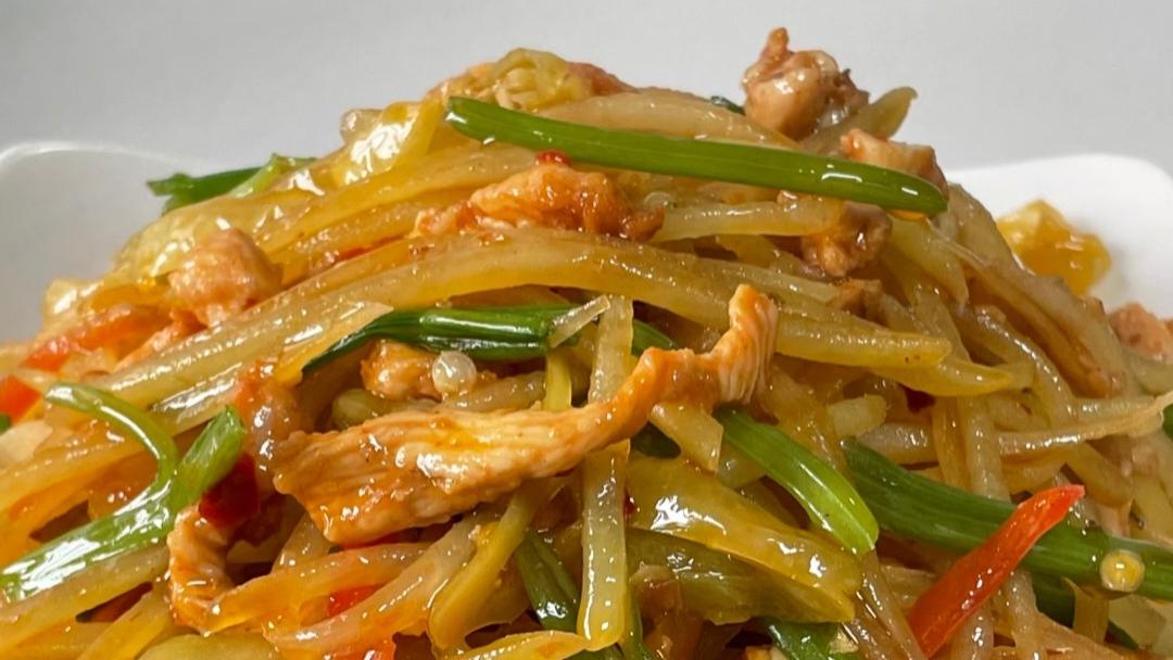 这道鸡胸肉泡椒土豆丝，酸辣脆爽到电饭煲见底