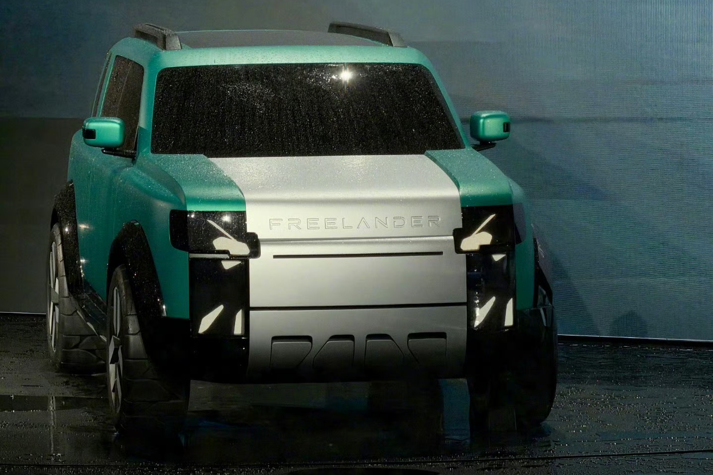 Freelander神行者，
感觉这不如icar好看了！
不过，线条干净利落，现