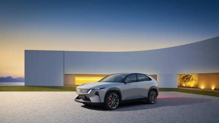 破天荒！MAZDA EZ-60 给你安排裸眼3D了！