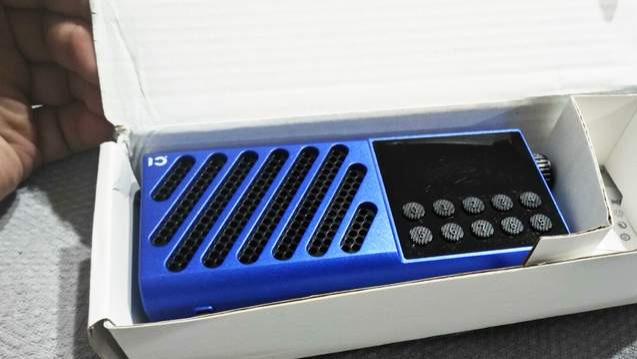 更时尚的国产智能收音机，镜面屏加类金属外壳扬声器，外放更洪亮