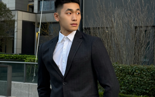 老婆肾衰竭急需用钱，富豪表哥却只愿意借500元，五年后表哥破产找我借钱10万，我：借给你600，每月