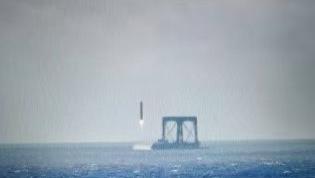 捷报！长征十号与梦舟飞船首次飞行试验成功，一级火箭溅落回收船旁