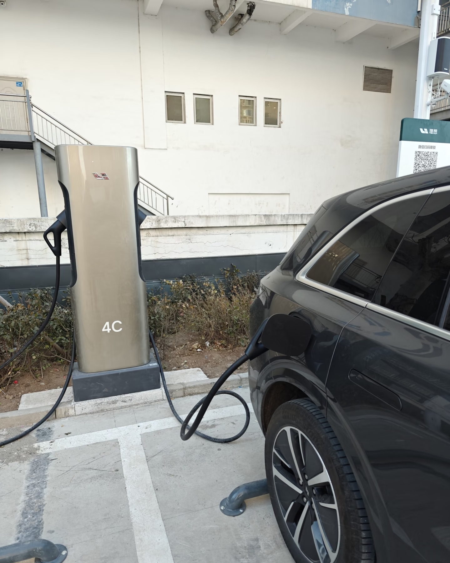 当下选购30万级家用SUV，越来越多人放弃增程车型。有固定车位装家充的家庭，优先