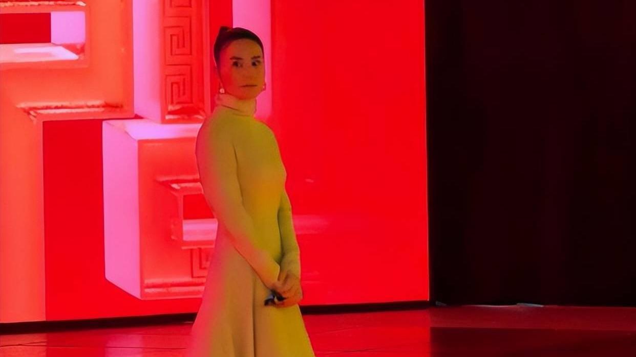 春晚未播画面首曝光，王菲默默候场清冷疏离