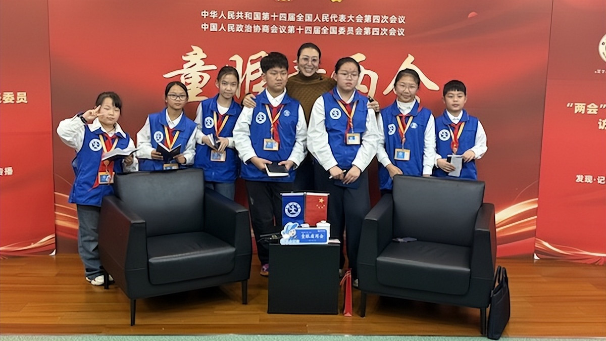 青苗对话参天树 ——新华小记者体验采访政协委员孟艳