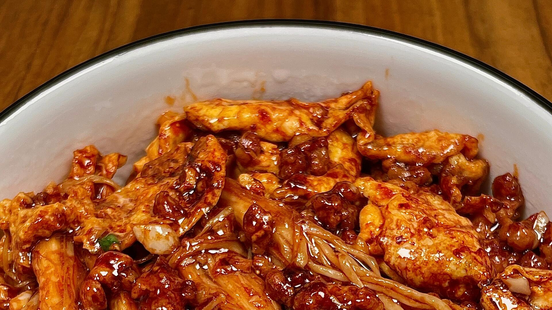 一勺肉沫金针菇鸡蛋，我能多吃两碗饭