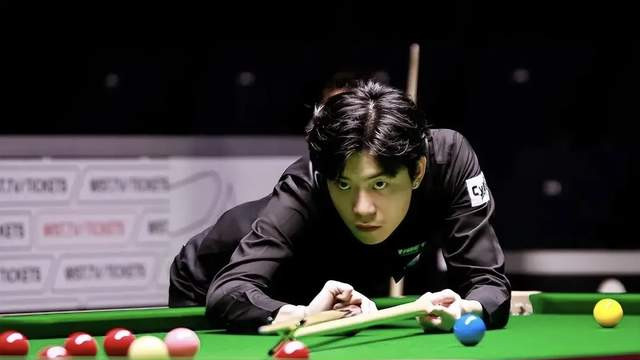 斯诺克悲喜夜！9-10惨遭绝杀！傅家俊10-1，前世界冠军首轮耻辱游