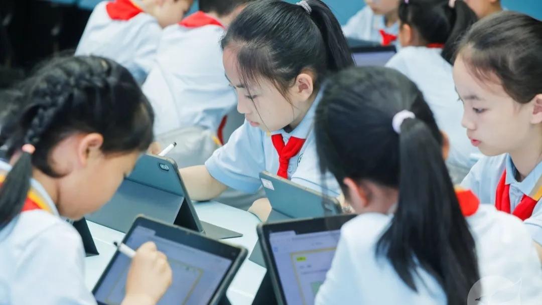 校园文化建设不是“一次性工程”：这家公司，陪100+所学校一起“长大”！