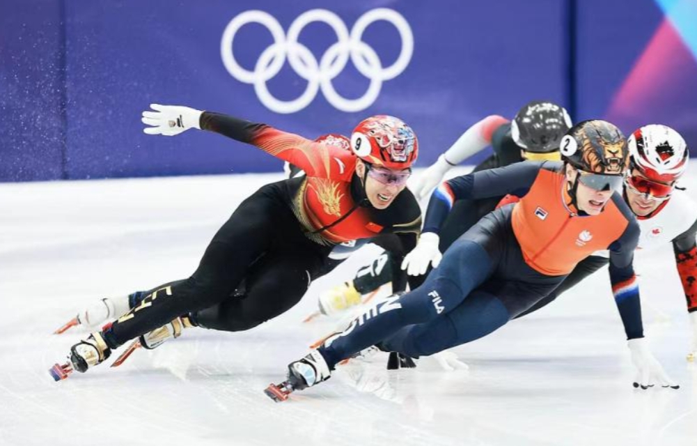 顶住压力！孙龙为中国短道速滑队夺得首枚奖牌
北京时间2月13日凌晨，在米兰冬奥会