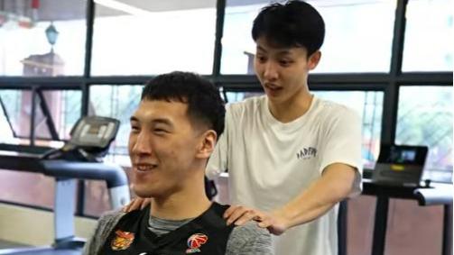 徐指导上线！徐杰亲自教导广东前锋训练，后者服服帖帖