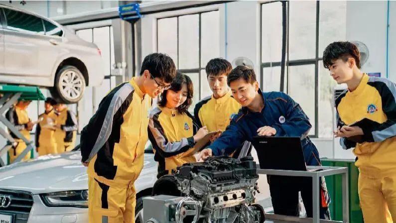 一提学习就吵架？别再硬逼孩子走独木桥了，这条赛道已经被国家铺得越来越宽