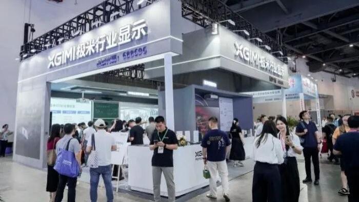 谁说家用投影冠军做不好工程？看高博会，极米如何给教育投影“降维打击”