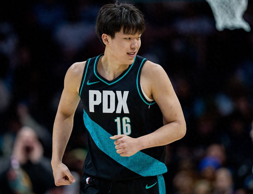 杨瀚森这篮板还是垃圾啊

今天混音之城对阵奥斯汀马刺的比赛各方面都变强了，还能隔