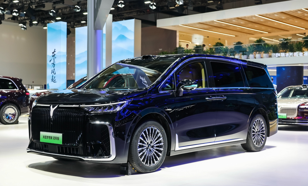 华为乾崑智驾深度赋能30万级MPV 岚图梦想家北京车展大放异彩