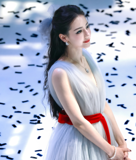 风停在窗边嘱咐我要热爱这个世界