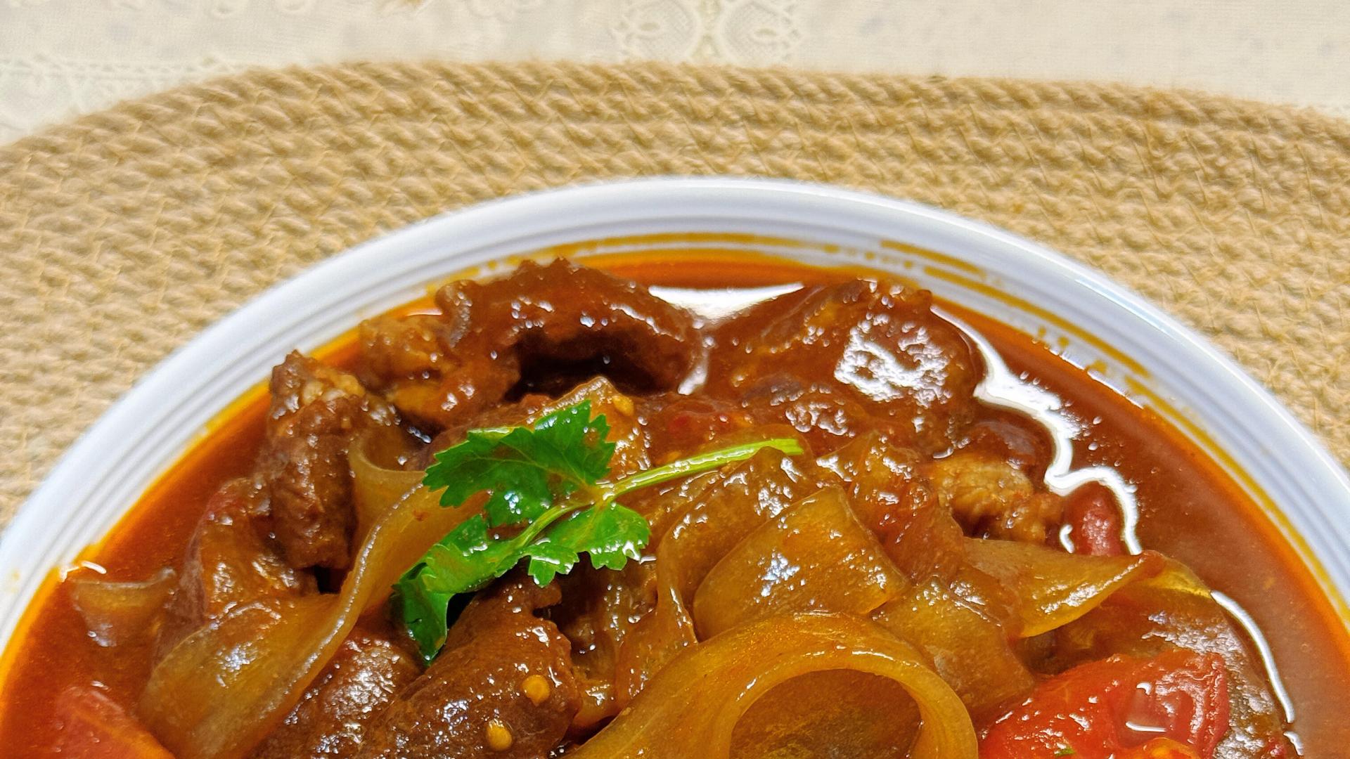 厨房小白零失败！牛腩炖得软乎乎，酸甜浓郁超下饭，连汤都喝光光！