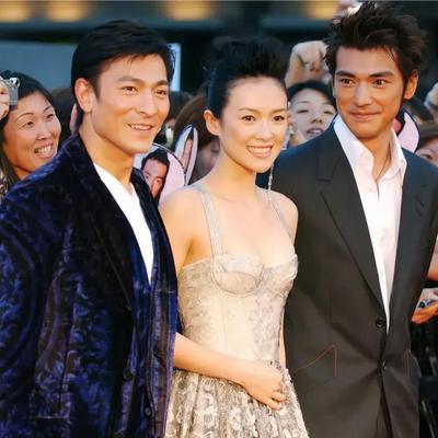 金城武真的太帅了，这迷人的微笑让人着迷，刘德华跟章子怡也只能当陪衬了。
