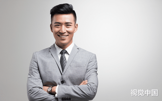 迪卡省发改委干部主动请缨去穷县挂职书记，众人以为他自寻死路，殊不知他早已布下天罗地网，专等大鱼落网…