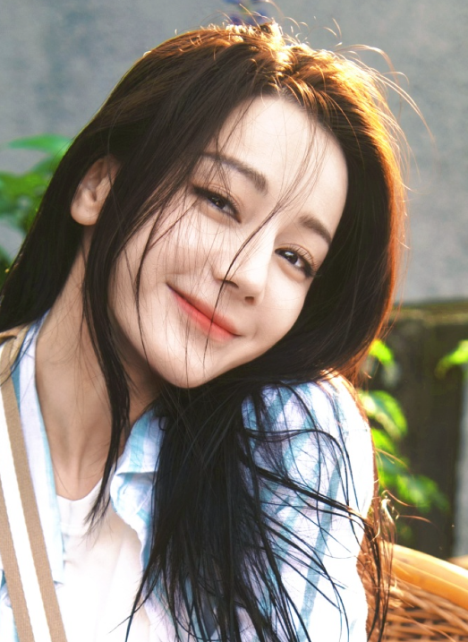 脆弱的时刻人人都有，活在当代的环境中，经常脆弱，偶尔开朗