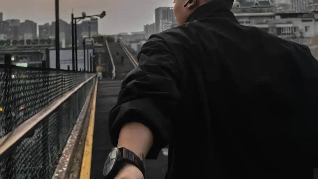 2026腕上终端新物种！览邦Watch Ultra：能插卡、会对话、懂健康