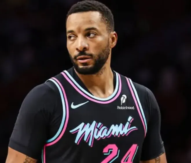 NBA附加赛，黄蜂历经一个加时127-126战胜热火。

全场比赛，诺曼-鲍威尔