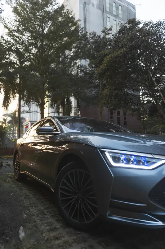 比亚迪“9系”车型性价比相当可以。就说比亚迪第九，动力上，先进电动驱动系统带来高