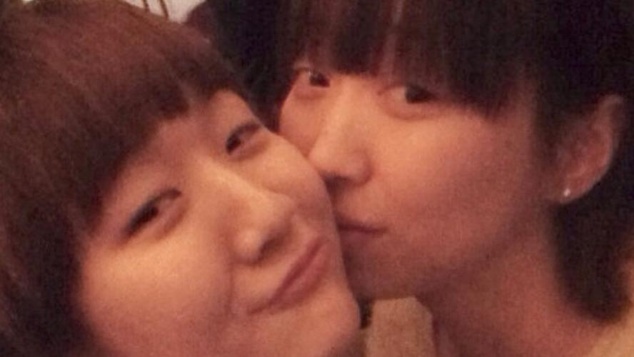 一时间，不知道该羡慕陈梦，还是羡慕旁边的这位乒乓球世界冠军了