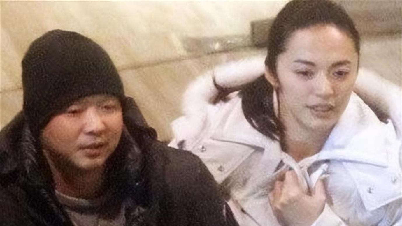 姚晨“无瑕疵”离婚声明遭冷箭，双标评论区揭开娱乐圈隐形伤疤