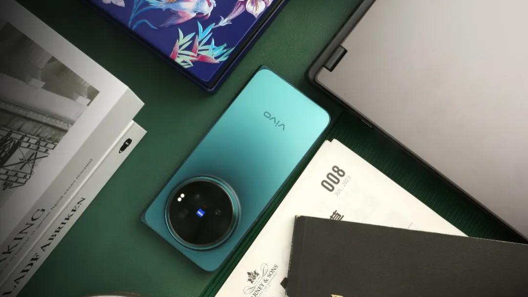 安静从容、克制高级｜关于vivo X Fold6 的初见