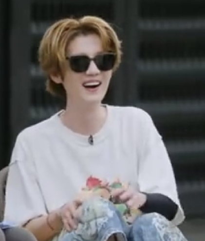 我发现鹿晗这人真能处

就是节目中为他生日设置的游戏都没注意的细节，只有鹿晗细心