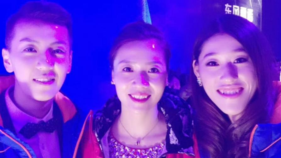 罕见的中国女排3朵花的合影：魏秋月气质温婉，刘晓彤笑容很阳光