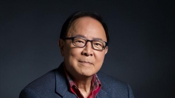 香港戏剧大师钟景辉去世，曾在赌神3出演大反派，一生未婚无儿女