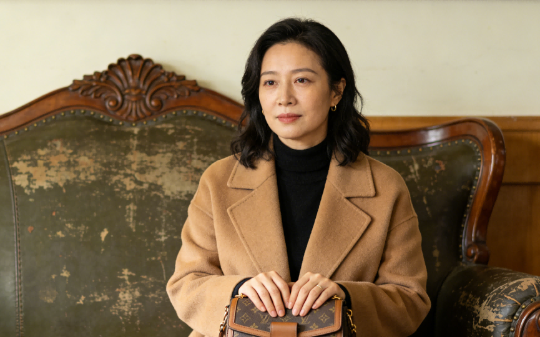 姐姐总习惯把我买给父母的年货搬空，今年我干脆什么都没买，吃饭时她突然开口说了一句话，全家瞬间安静