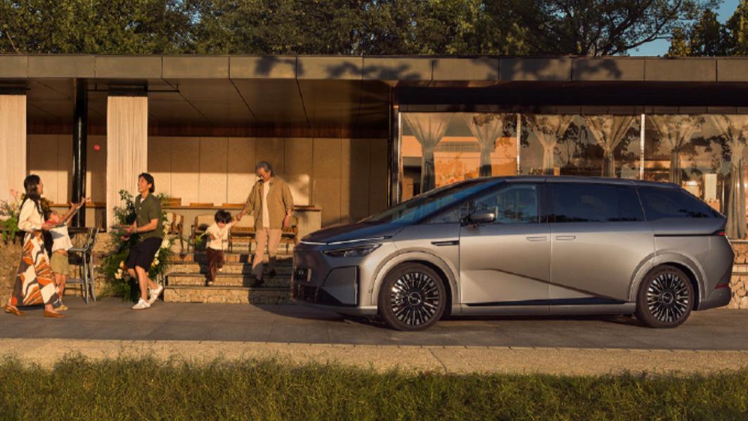 从极客玩具到国民智驾：小鹏第二代VLA正式到来