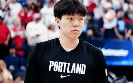 杨瀚森将出战今年夏季联赛。据开拓者队记Sean Highkin透露，杨瀚森将在代