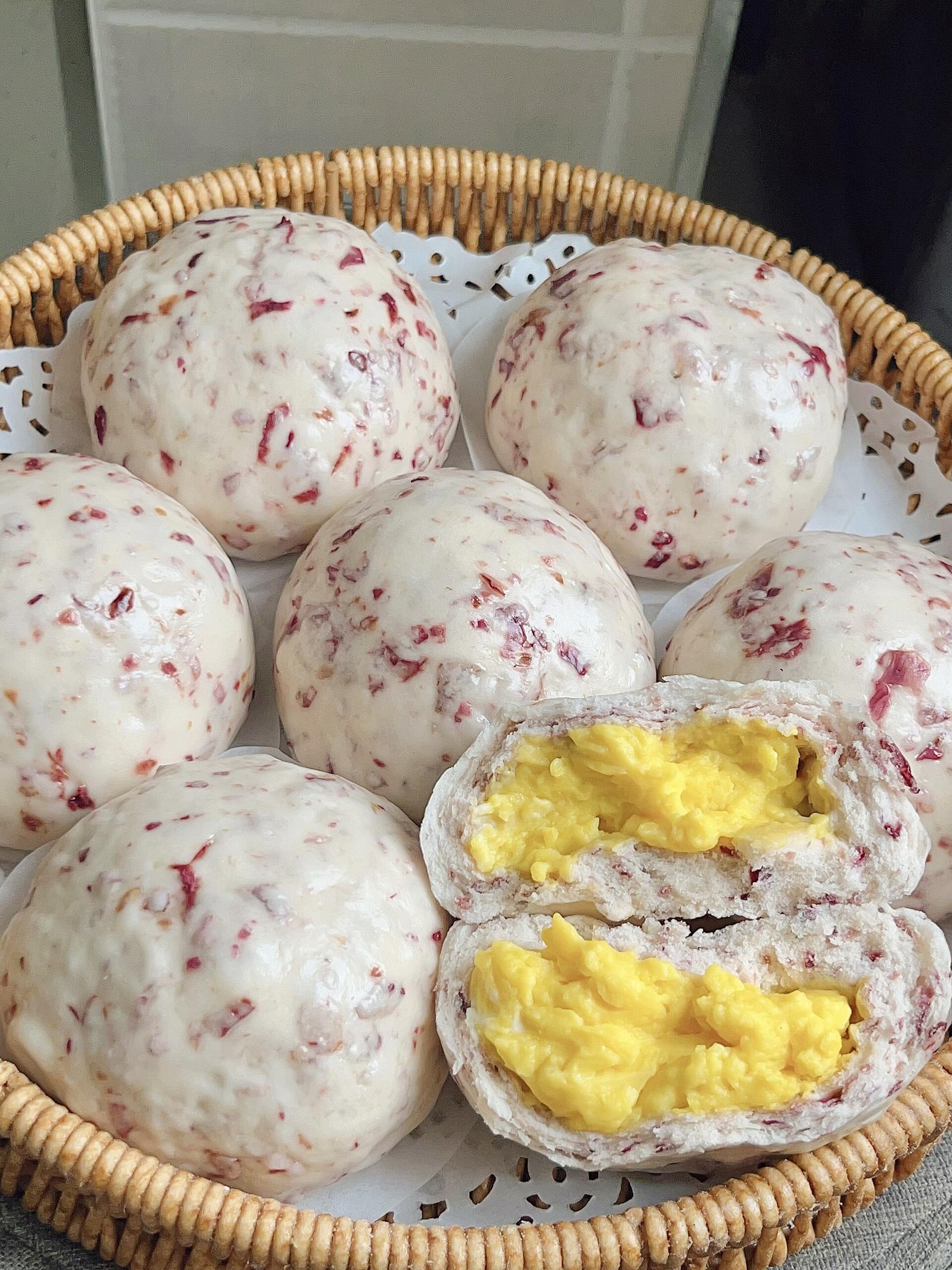 这玫瑰豆乳馒头封神了！蓬松暄软，香到上头
家人们谁懂啊😭 吃过那么多馒头，第一