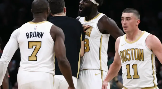 76人主帅纳斯在谈到凯尔特人的进攻体系时给予高度评价。
纳斯表示：“我认为他们的