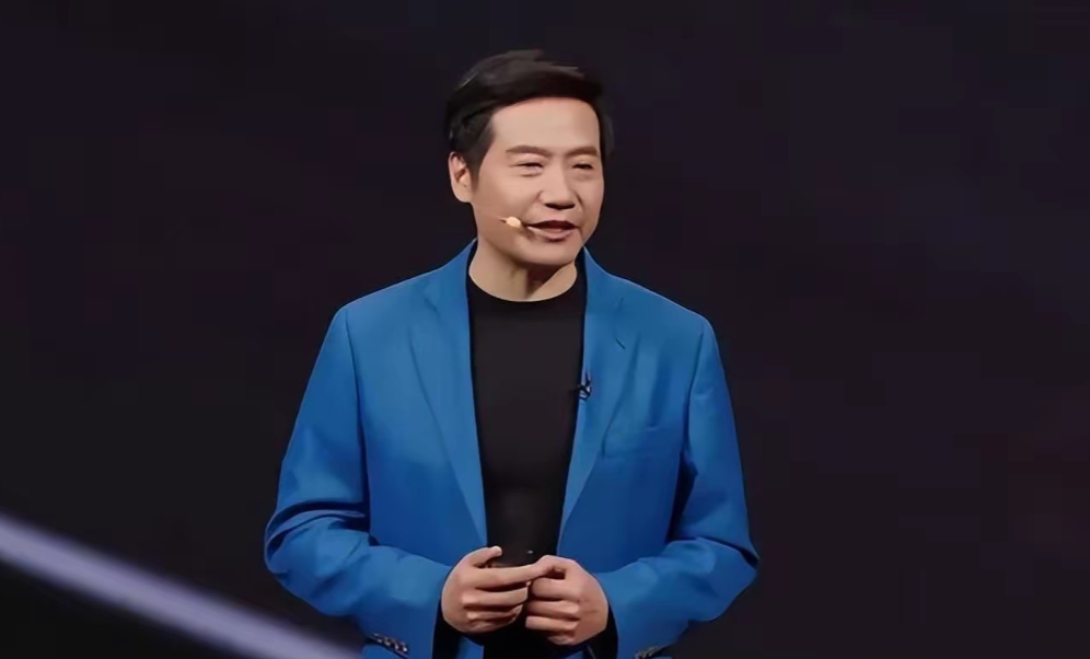 3月19日晚的小米春季新品发布会上！新一代SU7闪亮登场，台下大佬云集。北汽集团