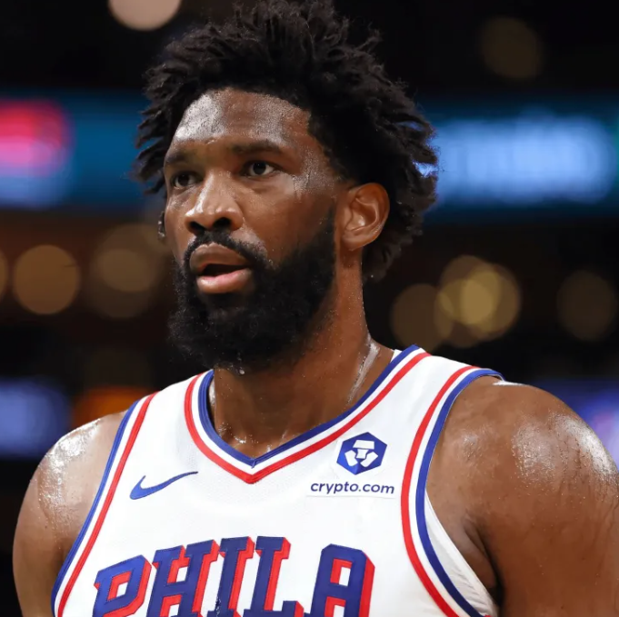 NBA季后赛，76人主帅尼克-纳斯接受采访，谈到了乔尔-恩比德在季后赛中的身体情