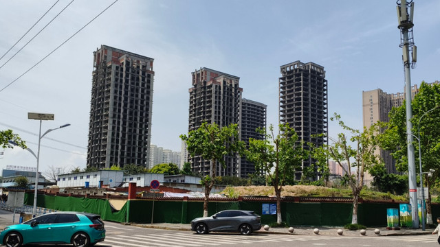 停工十年之久，大学城知名烂尾楼正式拆除！接盘方竟是家小作坊？
