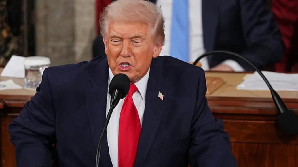 特朗普的“和平”烟幕弹！双航母是幌子，那7架B-2根本没炸透？