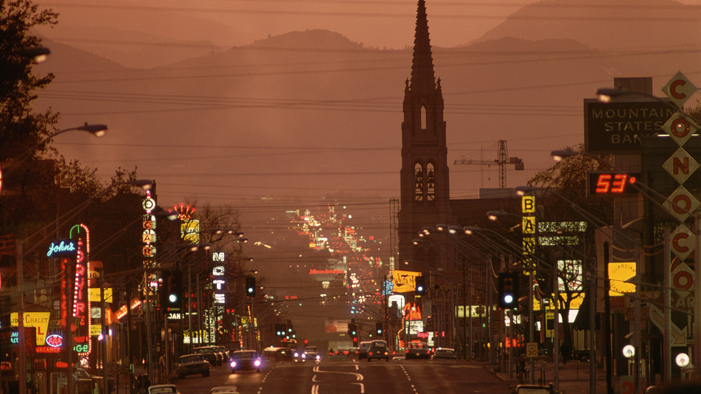 命运在哪里为难你，就准备在哪里托举你