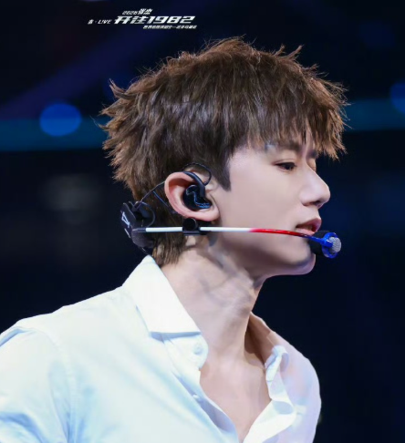 谢娜突然高调发文，仅仅10个字，没想到居然罕见地吐槽起了张杰，字里行间又透露出抑