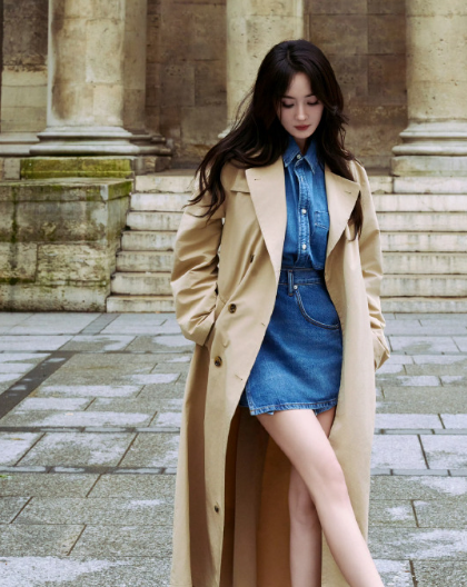 晚风轻踩着云朵，夕阳深处有一家橙色的便利店