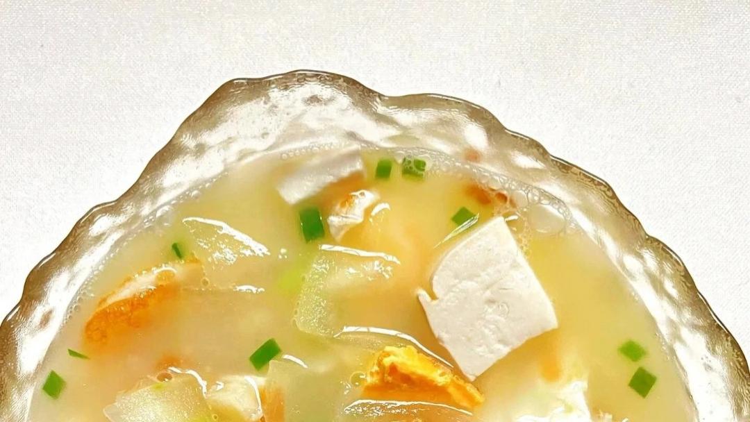一碗白汤抚凡心：冬瓜豆腐煎蛋汤的温柔治愈