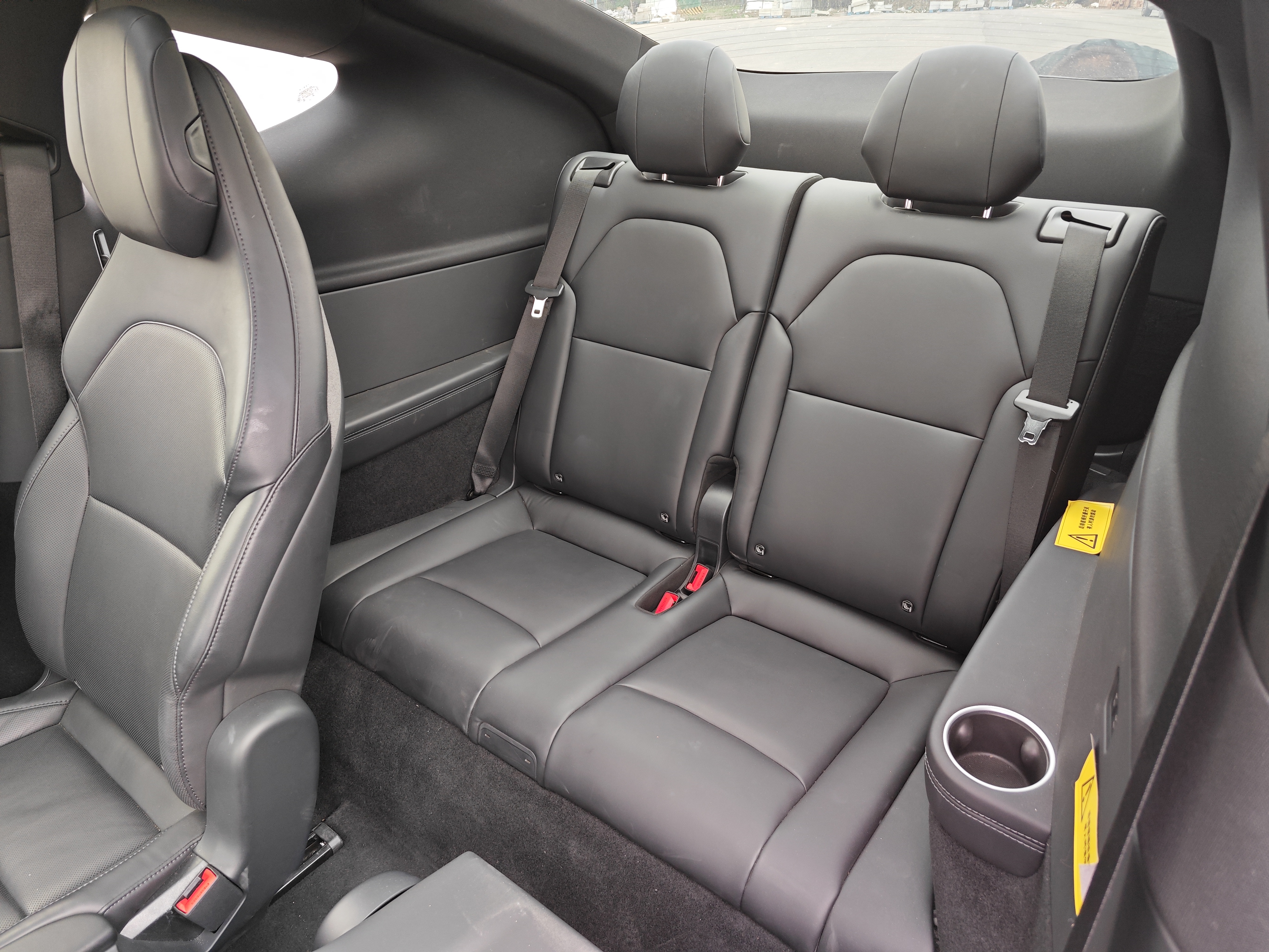 一直不太了解Model YL用户群体是哪一类，接近34万的售价，其实6座车可选范围挺大。