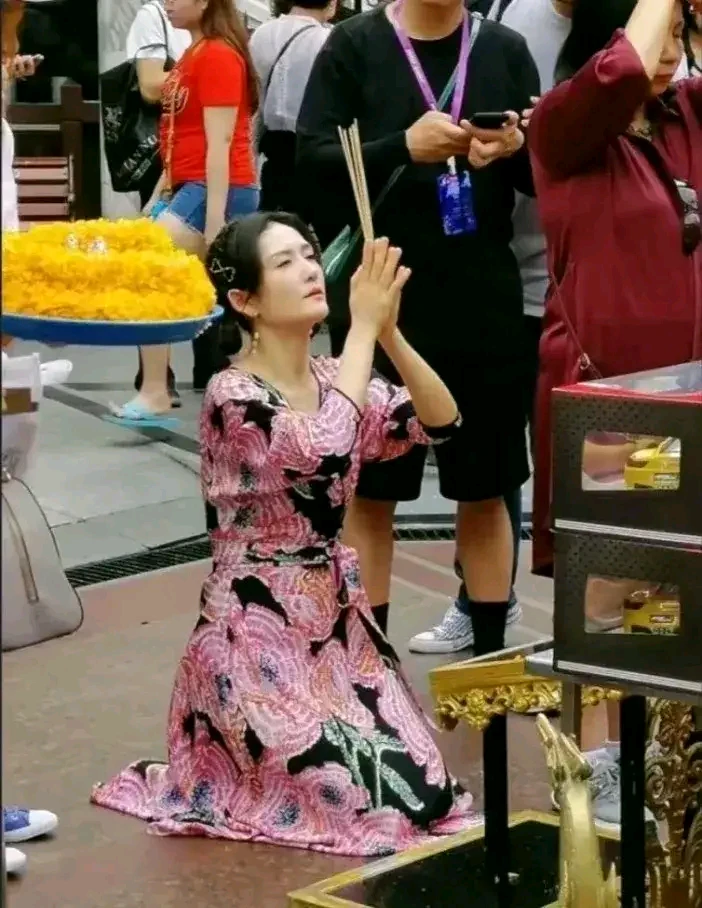 这是谢娜？她还需要求什么？